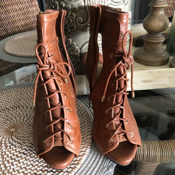 Gianni Bini Tan Leather Ankle bootie SZ 6 - Picture 2 of 11